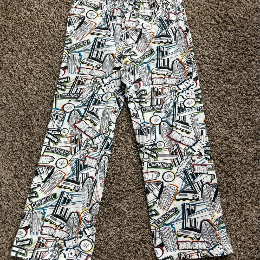 M&M World NYC Broadway Drawstring Pants Sz Small - Picture 2 of 4